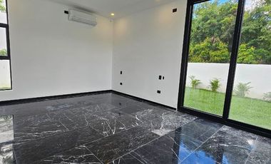 Casa de 5 recamaras una de ellas en PLANTA BAJA en Yucatán Country Club