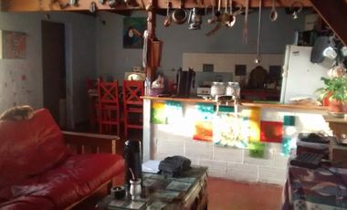 Casa con pileta en VENTA en 495 y 16 de Gonnet u$d130.000.- De Bona Propiedades (221)422----