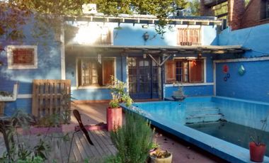 Casa con pileta en VENTA en 495 y 16 de Gonnet u$d130.000.- De Bona Propiedades (221)422----