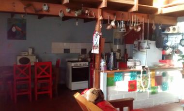 Casa con pileta en VENTA en 495 y 16 de Gonnet u$d130.000.- De Bona Propiedades (221)422----