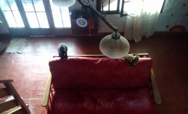 Casa con pileta en VENTA en 495 y 16 de Gonnet u$d130.000.- De Bona Propiedades (221)422----