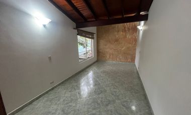 casa en arriendo en loma del barro. Cod A62951