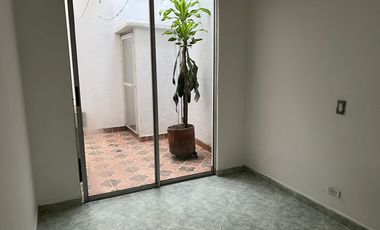 casa en arriendo en loma del barro. Cod A62951
