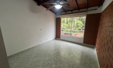 casa en arriendo en loma del barro. Cod A62951