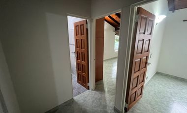 casa en arriendo en loma del barro. Cod A62951