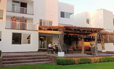 Casa en Villas del Mesón con Jardín y alberca J2