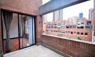 casa en arriendo en parque central bavaria. Cod A12838304