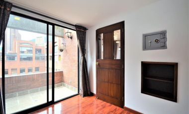casa en arriendo en parque central bavaria. Cod A12838304