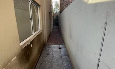 CASA AL FRENTE 3 AMBIENTES CON FONDO LIBRE - SANTOS LUGARES - NUEVO VALOR