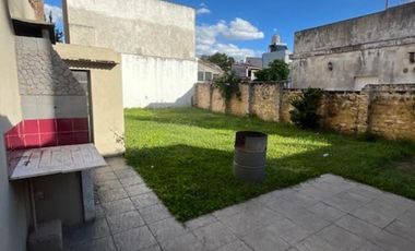 CASA AL FRENTE 3 AMBIENTES CON FONDO LIBRE - SANTOS LUGARES - NUEVO VALOR