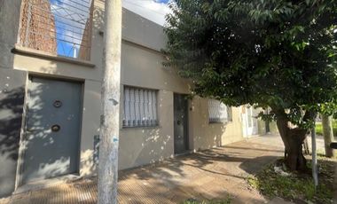 CASA AL FRENTE 3 AMBIENTES CON FONDO LIBRE - SANTOS LUGARES - NUEVO VALOR