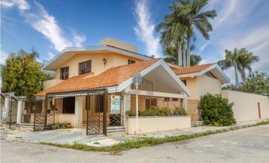 Casa en venta con departamento en Villas la Hacienda, Mérida Yucatán