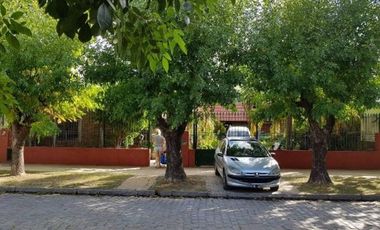 Venta Casa 3 Amb Temperley Gran Patio y quincho