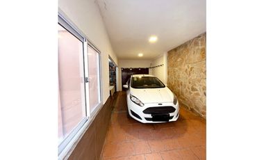 VENTA HERMOSA CASA EN PH 4 AMB. PATIO CON PARRILLA. GARAGE.PERMUTA