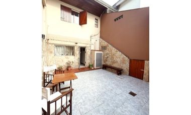 VENTA HERMOSA CASA EN PH 4 AMB. PATIO CON PARRILLA. GARAGE.PERMUTA