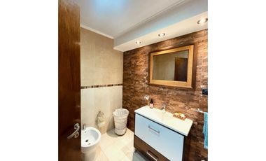 VENTA HERMOSA CASA EN PH 4 AMB. PATIO CON PARRILLA. GARAGE.PERMUTA