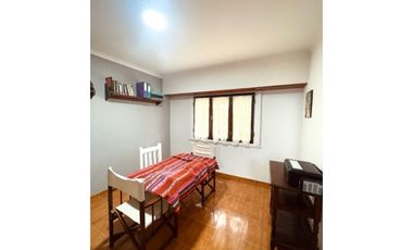 VENTA HERMOSA CASA EN PH 4 AMB. PATIO CON PARRILLA. GARAGE.PERMUTA