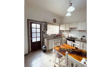 VENTA HERMOSA CASA EN PH 4 AMB. PATIO CON PARRILLA. GARAGE.PERMUTA