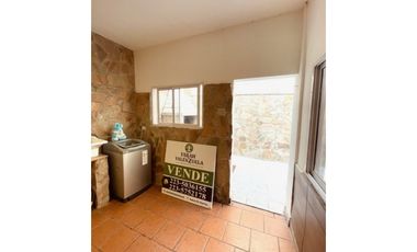 VENTA HERMOSA CASA EN PH 4 AMB. PATIO CON PARRILLA. GARAGE.PERMUTA