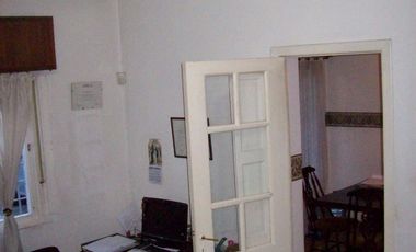 VENTA URGENTE... EN BLOQUE CASA 4 AMBIENTE MAS DPTO 3 AMBIENTES.