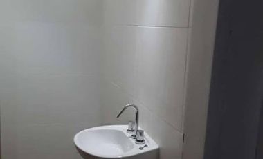 VENTA URGENTE... EN BLOQUE CASA 4 AMBIENTE MAS DPTO 3 AMBIENTES.