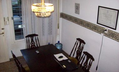 VENTA URGENTE... EN BLOQUE CASA 4 AMBIENTE MAS DPTO 3 AMBIENTES.
