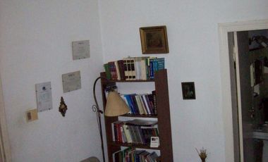 VENTA URGENTE... EN BLOQUE CASA 4 AMBIENTE MAS DPTO 3 AMBIENTES.