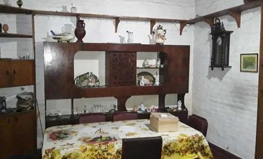 Villa Luzuriaga, Casa a refaccionar, lote 10x20m, 3 amb. cochera 2 autos, , venta Urgente