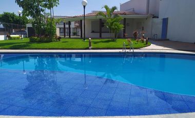 Casa de 3 rec., alberca, terreno 185 m2 en Real Santa Fe, Xochitepec, Mor.