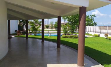 Casa de 3 rec., alberca, terreno 185 m2 en Real Santa Fe, Xochitepec, Mor.