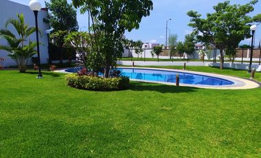 Casa de 3 rec., alberca, terreno 185 m2 en Real Santa Fe, Xochitepec, Mor.