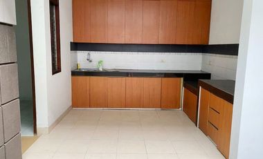 Di Sewakan Rumah Siap Huni 3 Kamar di Batununggal, Mengger Bandung