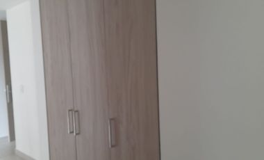 apartamento en arriendo en urb. varsovia. Cod A6456801