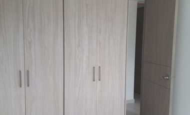 apartamento en arriendo en urb. varsovia. Cod A6456801