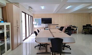 Rumah Hoek Kelapa Hibrida, Kelapa Gading