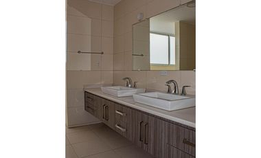 --Se Alquila Apto en PH Alarmar, Punta Paitilla--