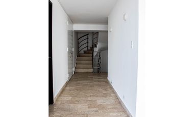 --Se Alquila Apto en PH Alarmar, Punta Paitilla--