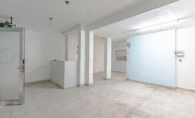 Curapaligue y Ramon Falcon - Local - 58 m2