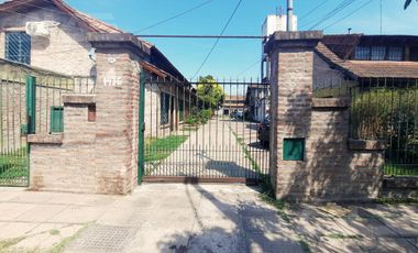 Duplex en complejo seguro / 2 dormitorios / excelente estado -