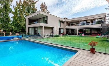 Casa en arriendo de 6 dorm. en Lo Barnechea