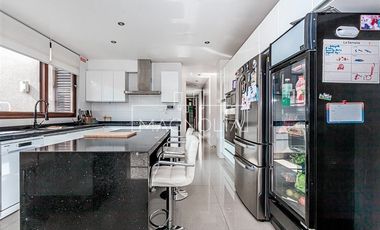 Casa en arriendo de 6 dorm. en Lo Barnechea