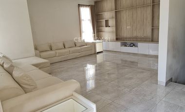 Rumah Bagus Furnished Di Komplek Bumi Sariwangi