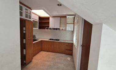 Rumah Bagus Furnished Di Komplek Bumi Sariwangi