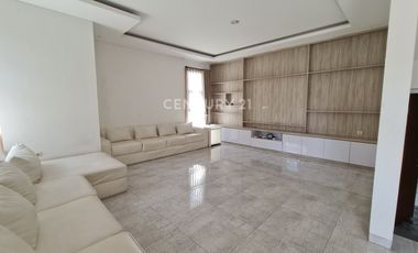 Rumah Bagus Furnished Di Komplek Bumi Sariwangi