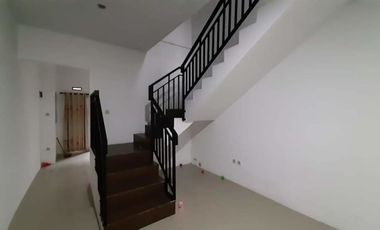 Rumah Modern Minimalis Strategis Siap Huni Istana Gardenia Cimahi