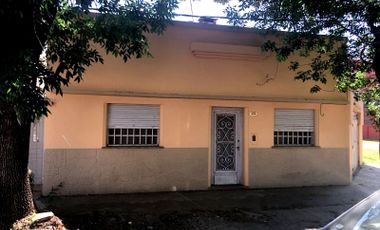 LARREA  604 - Casa 2 Dormitorios con Garaje.