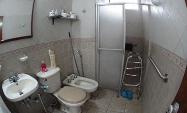 casa en arriendo en la riviera. Cod A21126