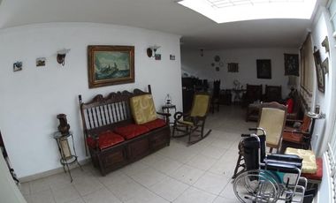 casa en arriendo en la riviera. Cod A21126
