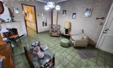 Venta de casa de 4 ambientes con cochera cubierta en Quilmes