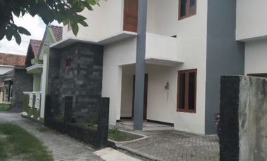 RUMAH MODERN 2LT DI TENGAH KOTA JOGJA
